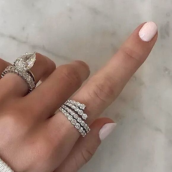 Simple Stylish Cubic Zirconia Ring
Women Silver Color Band size 10 - Picture 1 of 8